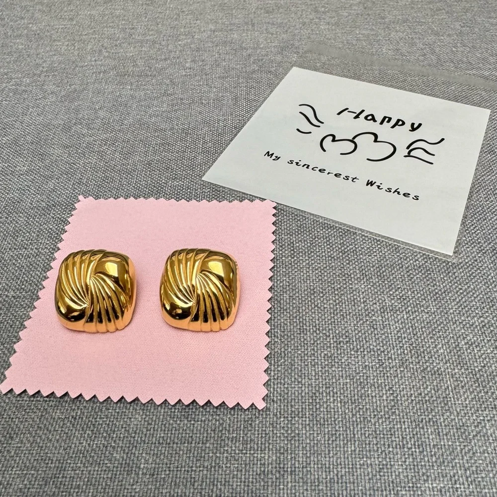 ✨🆕CLARA Gold Earrings | Stainless Steel 18K PVD Gold✨ - Picture 3 of 17